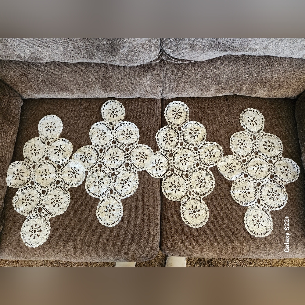 Set of 4 doilies